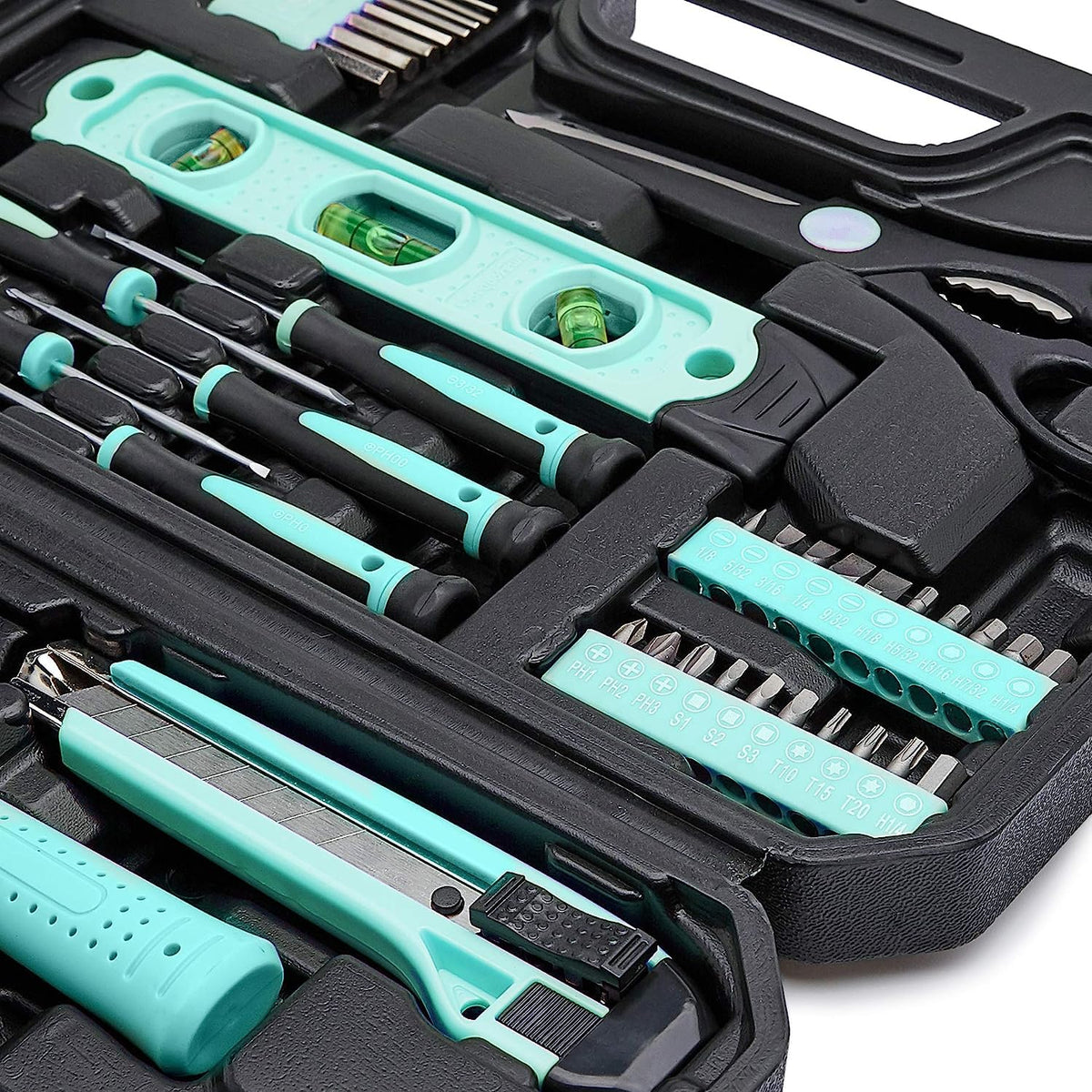 Amazon Basics 142-Piece Tool Kit clip and build detail | Smaronics